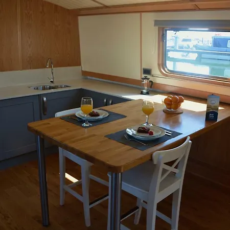 Tagus Marina 船屋 Lisboa