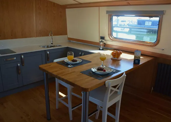 Tagus Marina Botel Lisbon