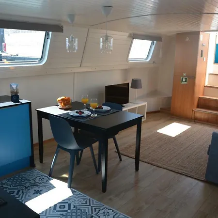 Hotel en barco Tagus Marina *